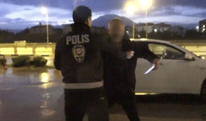 Sürücü alkollü çıktı, yolcu gazetecilere saldırdı
