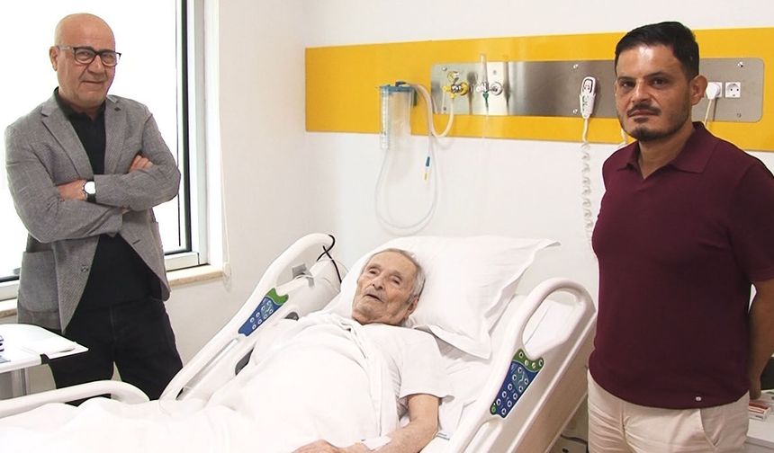 18 yıldır nakil kalbiyle yaşıyor: Üç bypasslı hastaya riskli pil operasyonu