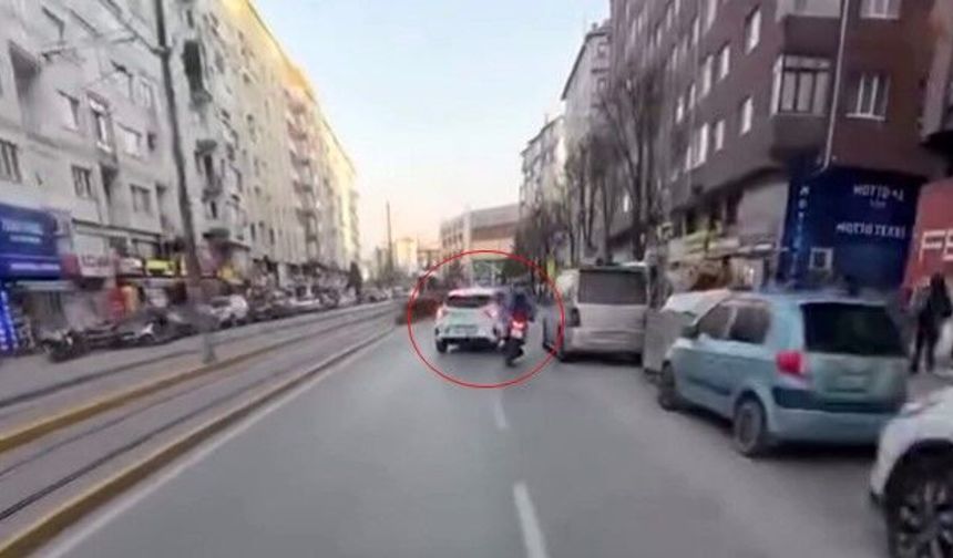 “Kamera çekiyor mu?” dedi, saniyeler sonra kaza yaptı: Eskişehir’de ilginç anlar kamerada