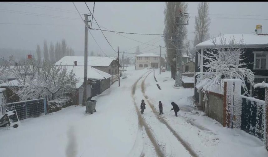 Eskişehir'de karın tadını yine çocuklar çıkardı