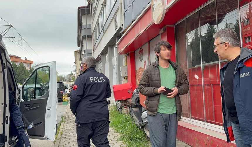 Eskişehir’de korkutan "zehirlenme" alarmı: Kulaklıkla uyuyunca ekipleri teyakkuza geçirdi!