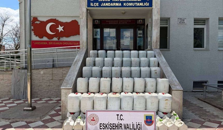 Eskişehir'de Jandarma 2 bin 270 litre sahte sıvı gübre ele geçirildi