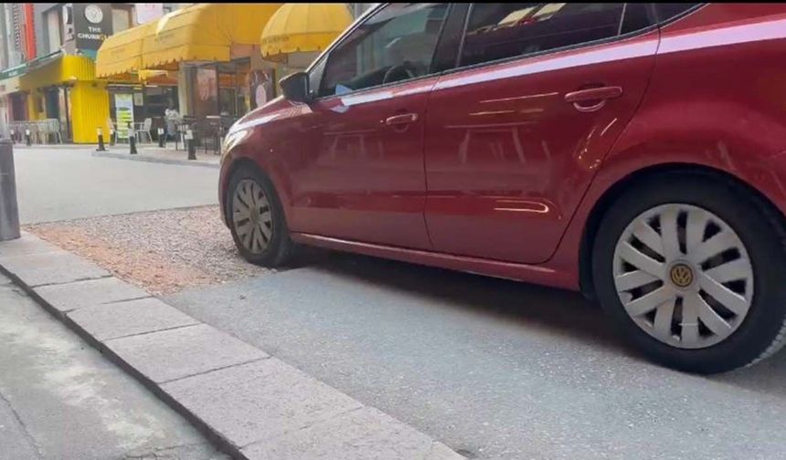 Eskişehir'de kapatılmayan altyapı çukuru sürücüleri mağdur ediyor