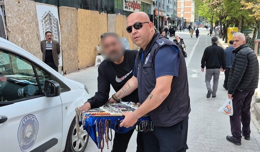 Eskişehir'de zabıta ile seyyar satıcı arasında gergin anlar: "Bizi gariban gördünüz diye mi böyle yaptınız?"