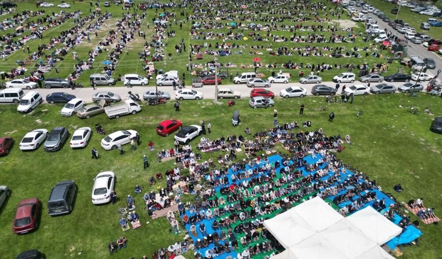 Eskişehir’de bereket duası: Muttalip’te yüzlerce vatandaş bir araya geldi