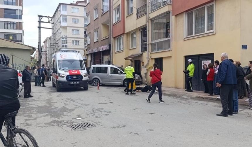 Eskişehir’de araç yayalara çarptı: 2’si ağır 3 yaralı