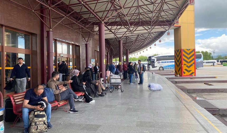 Bayram yolculuğu başladı, Eskişehir'de bilet fiyatları geçen yılla aynı kaldı