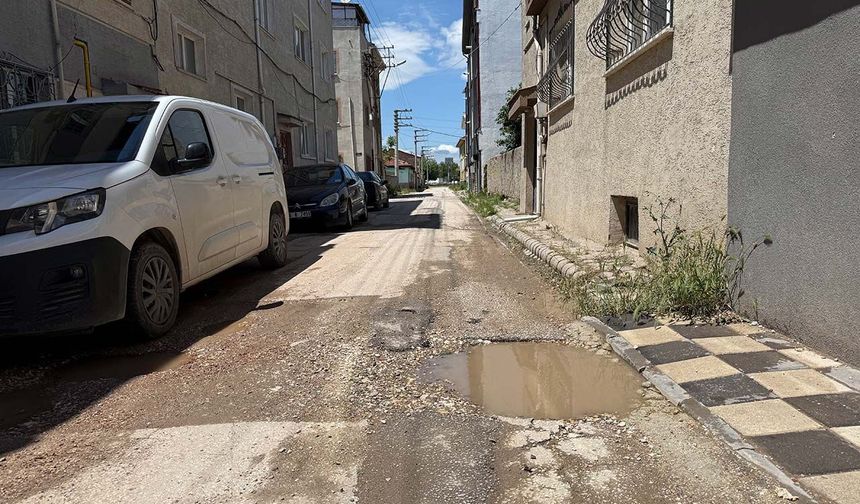 Eskişehir'in o mahallesinde yollar vatandaşları mağdur ediyor