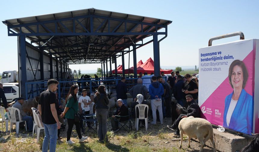 Eskişehir Büyükşehir Belediyesi Hayvan Pazarı’nda Bayram Mesaisi Sürüyor