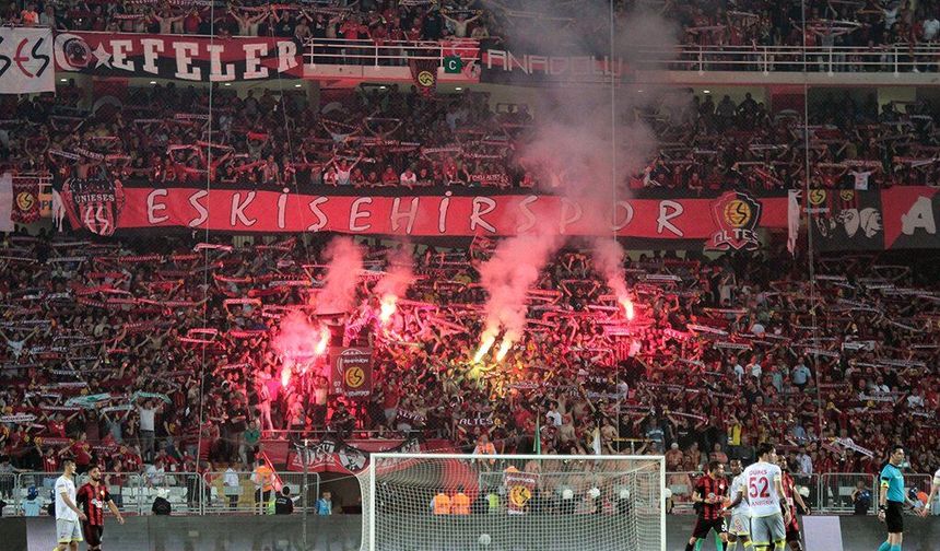 Can Hacıoğlu yazdı: İşadamlarımızın elbisesi, ES-ES forması