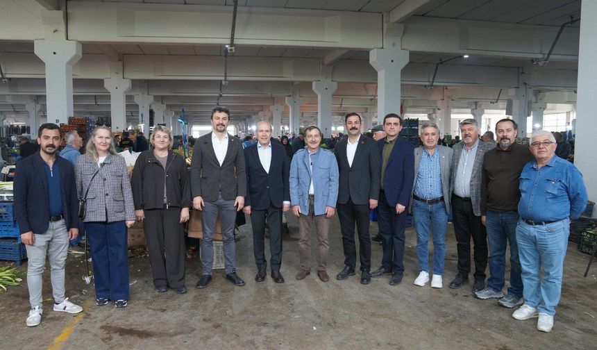 CHP heyeti Çamlıca Semt Pazarı’nda esnaf ve vatandaşlarla buluştu