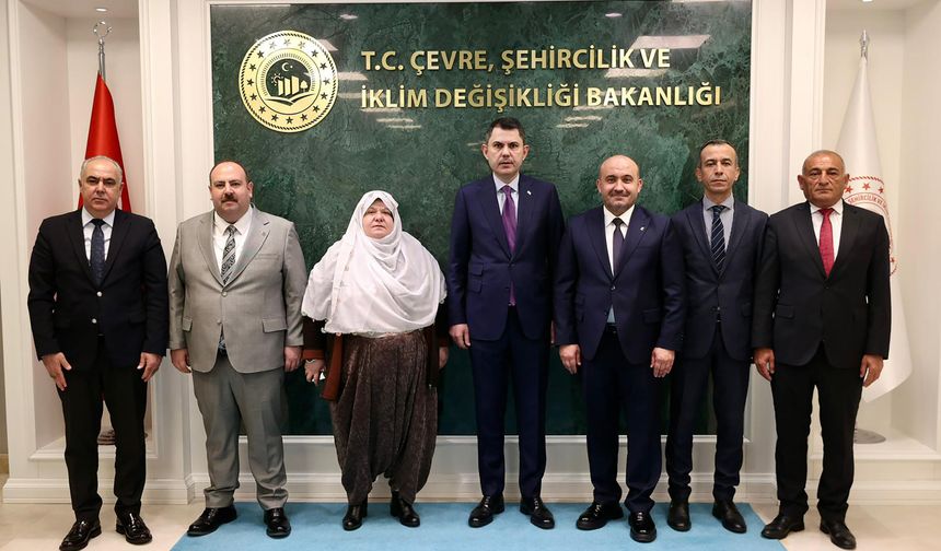 AK Parti Eskişehir heyeti Bakan Kurum'u ziyaret etti