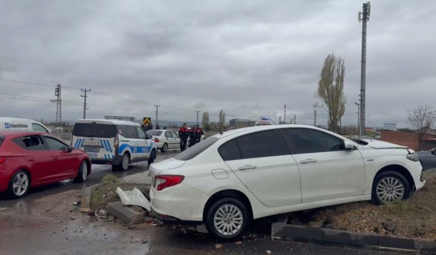 Eskişehir'de iki otomobil çarpıştı: 1 yaralı