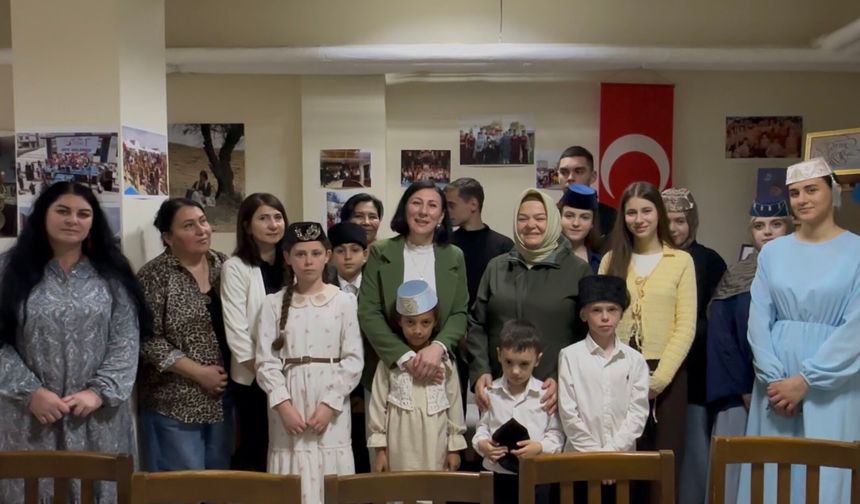 AK Parti Eskişehir Milletvekili Gürcan, Kırım tatarı ailelerle bayramlaştı