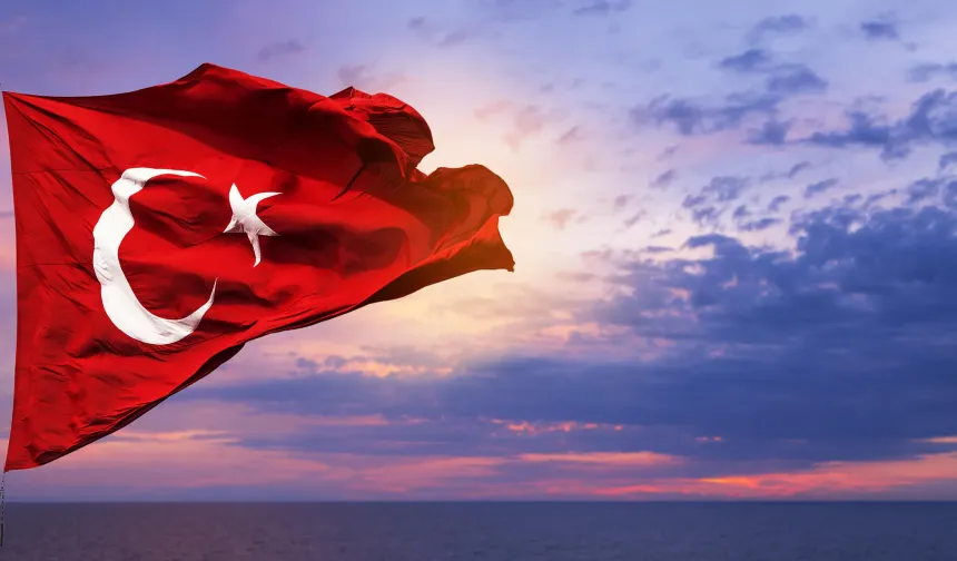 Can Hacıoğlu yazdı: Ay-yıldızlı bayrağın önemi