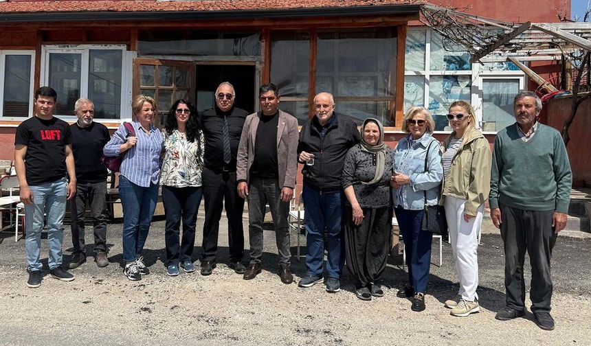 80 yıl sonra duygusal ziyaret: Annesinin görev yaptığı köye gelip hatıraları yaşattılar
