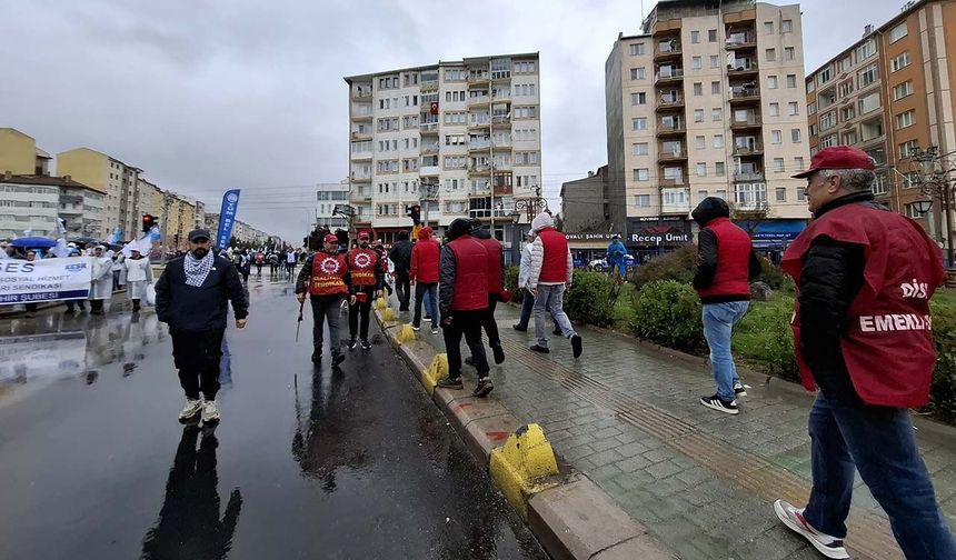 Eskişehir 1 Mayıs kutlamalarında DİSK alanı terk etti