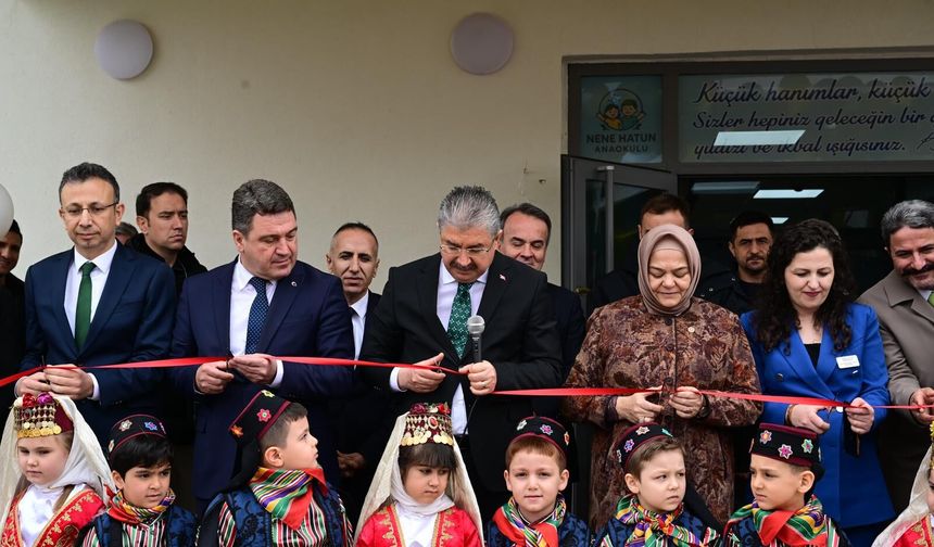 Eskişehir’de Nene Hatun Anaokulu açıldı: Protokol öğrencilerle buluştu