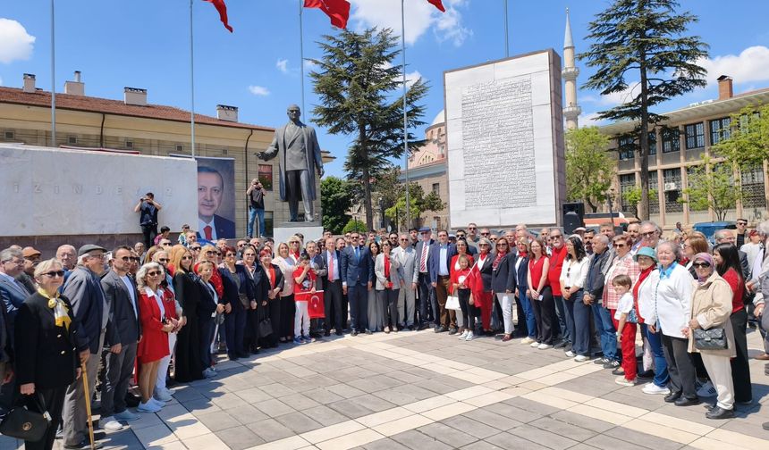 CHP Eskişehir’den 19 Mayıs’ta anlamlı tören: “Cumhuriyeti demokrasiyle büyüteceğiz”
