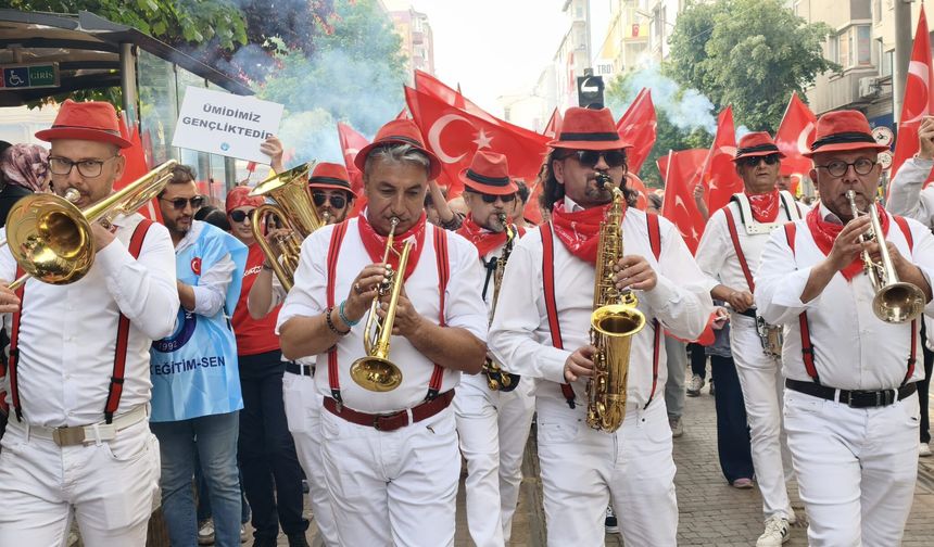 Türk Eğitim-Sen Eskişehir 19 Mayıs'ı yürüyüşle kutladı