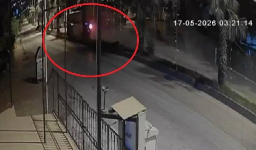 İş makinesine ok gibi saplanan otomobilin genç sürücüsü öldü, 3 kişi yaralandı