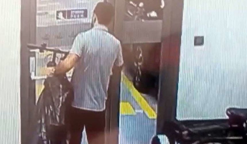 Çaldığı bisikleti polis merkezine getirip teslim etti