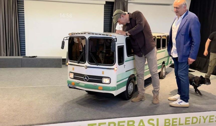 Eskişehir'de görünce inanamadılar! Hayranı olduğu otobüsü minyatüre dönüştürdü
