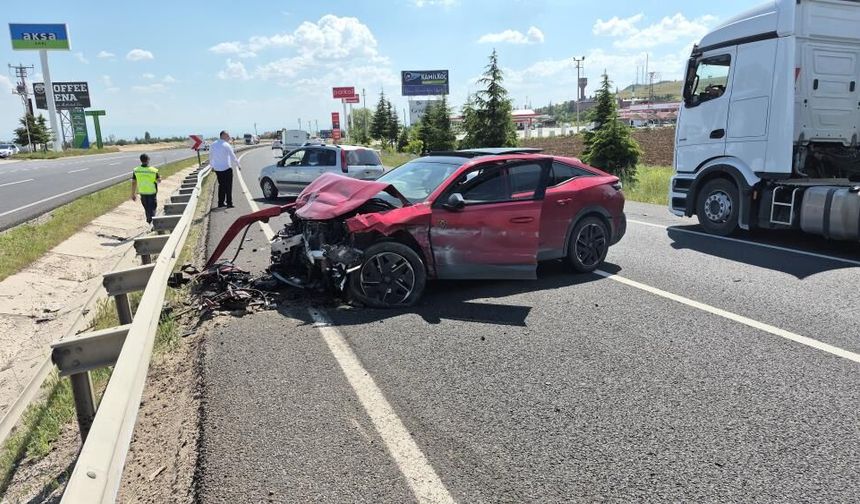 Ankara-Eskişehir yolunda korkutan kaza: Otomobil şarampole uçtu!