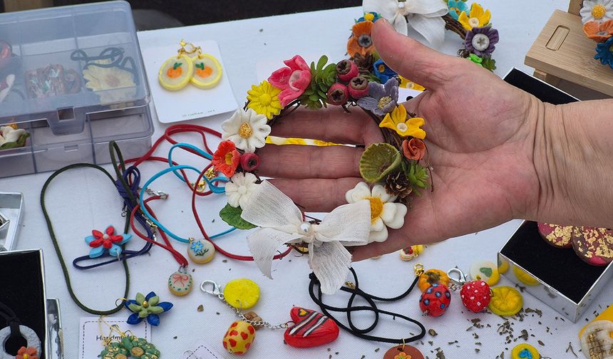 Eskişehir'de üreten kadınların el emeği ürünleri vatandaşların beğenisine sunuldu