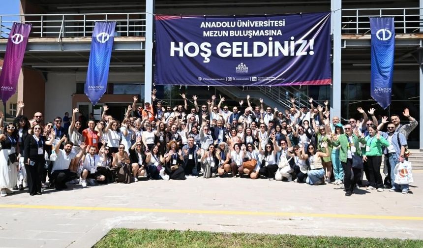 Anadolu Üniversitesi mezunları yıllar sonra aynı kampüste buluştu