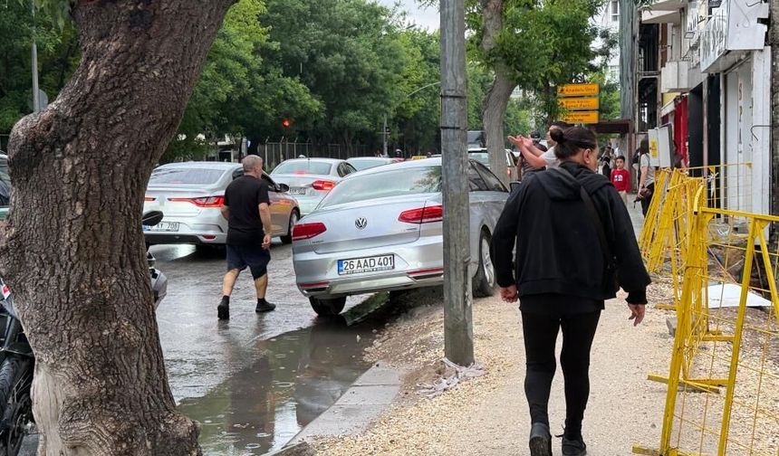 Eskişehir’de ilginç park ihlali: Yasak levhasının önüne araç bıraktı, ceza yedi!