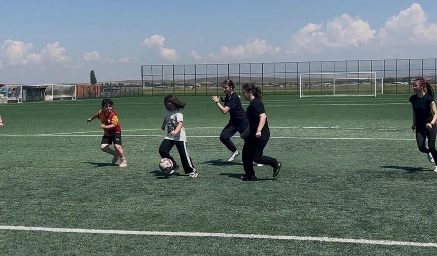 Eskişehir’in o ilçesine ücretsiz kız futbol kursu açıldı