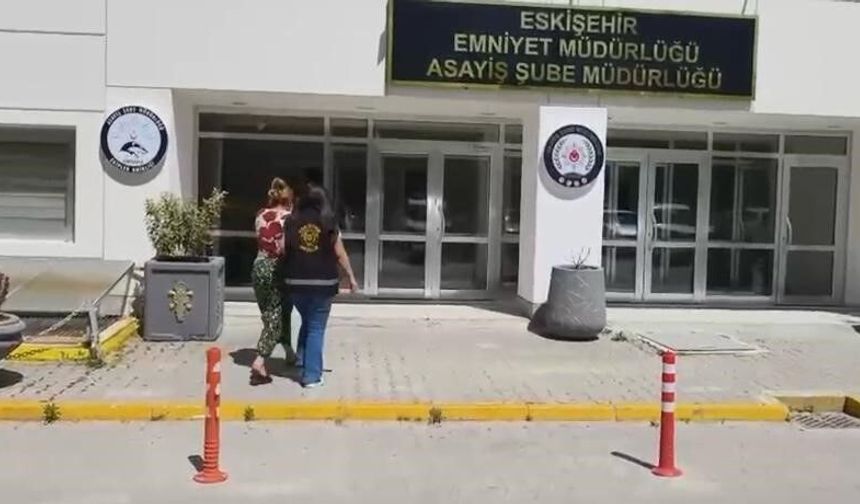 Eskişehir'de farklı tarihlerde 3 evi soymuşlardı: Milyonluk vurgun yapan 2 kadın şüpheli tutuklandı!
