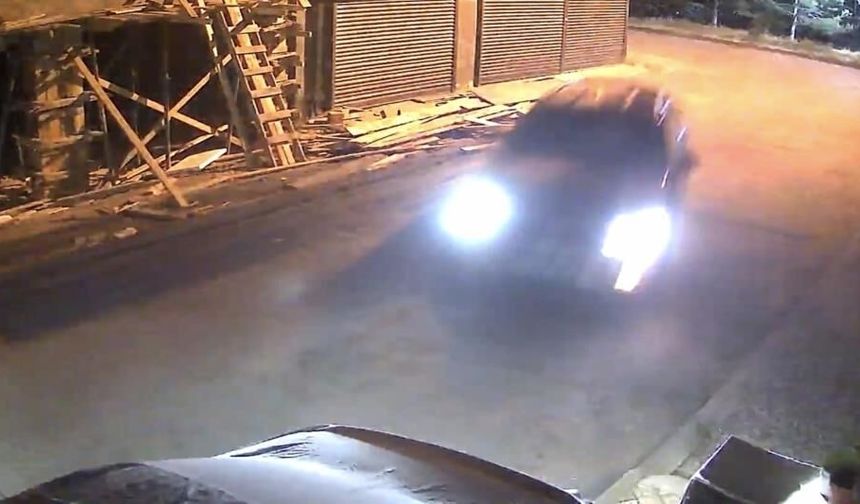 Eskişehir'de kontrolden çıkan otomobil park halindeki araçlara çarptı: Sürücü yaralandı