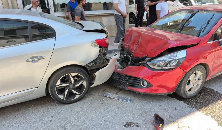 Eskişehir’de alkollü ve ehliyetsiz sürücü dehşet saçtı: 5 araca çarptı, rekor ceza aldı!
