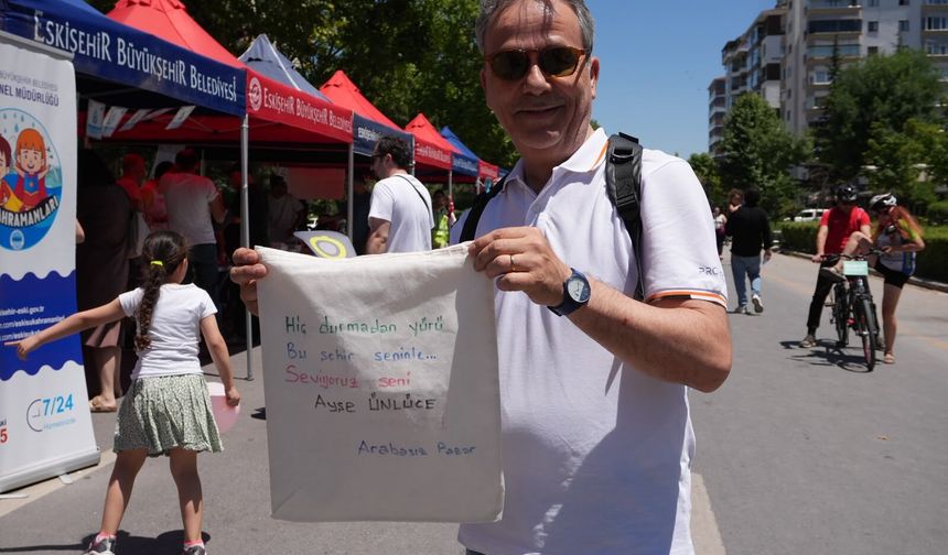 Atatürk Bulvarı “Arabasız Pazar” ile renkli görüntülere sahne oldu