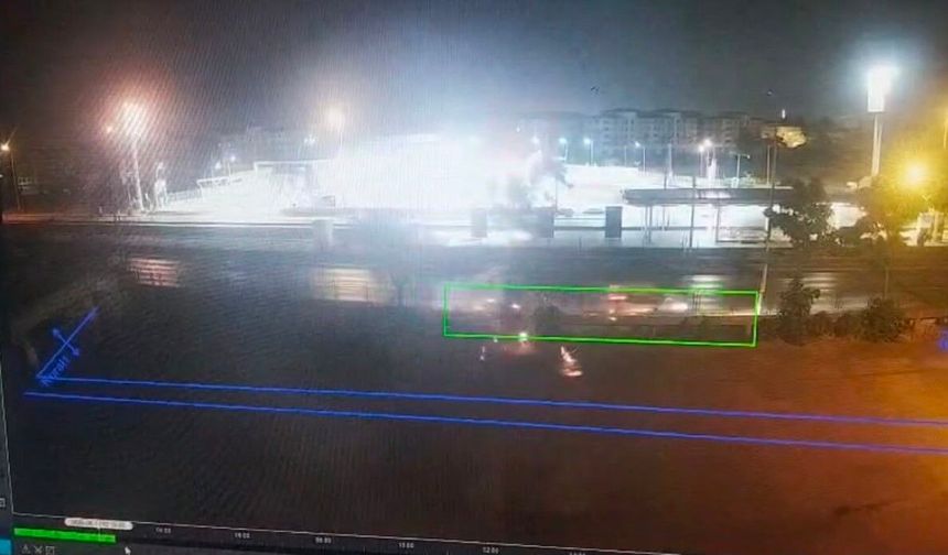 Sıkıştırılan otomobil takla attı: 4 yaralı, sürücü firarda