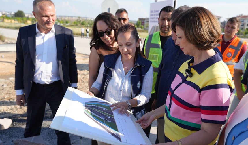 Başkan Ünlüce çalışmaları sahada inceledi: Aşağısöğütönü ve Zincirlikuyu’ya yeni yollar