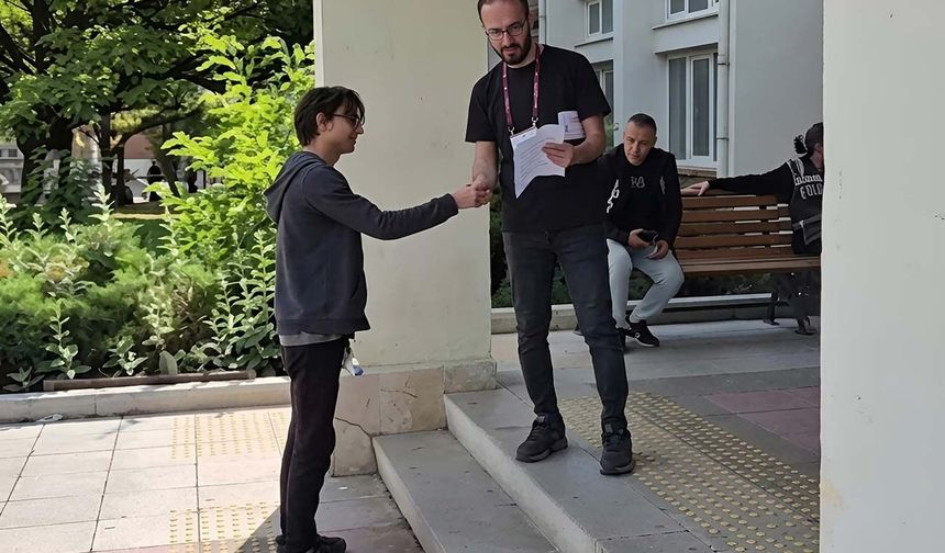 Eskişehir'de adayı son anda sınava yetiştiren yakını: "Koş ben mi, koşacağım peşinden?"