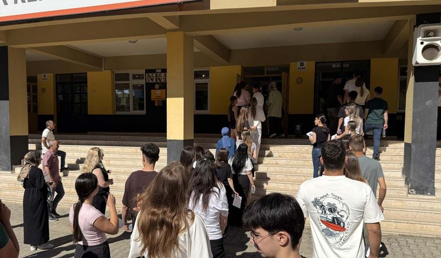 YKS’de ilk düdük çalmak üzere: TYT salonlarında kapılar kapandı