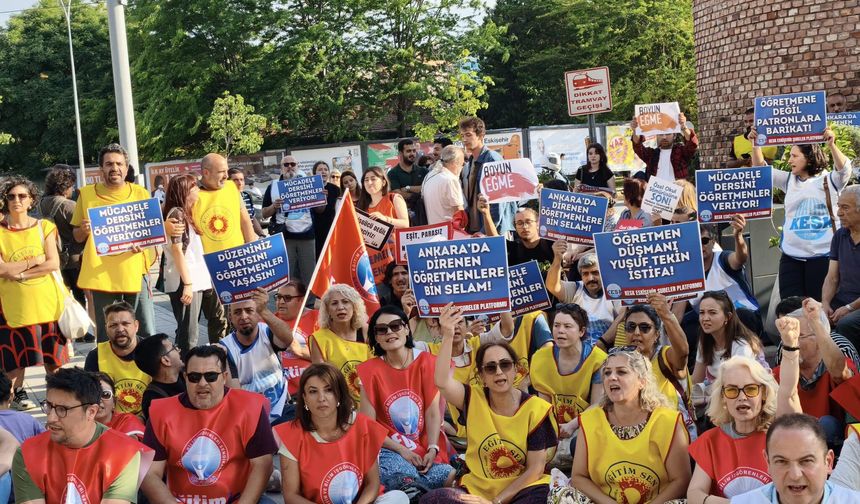 Eskişehir’de öğretmenlerden oturma eylemi: Hakkımızı alana kadar mücadelemiz devam edecek