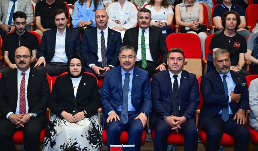Vali Yılmaz: "Gençlerin sesi bilimle yükseliyor