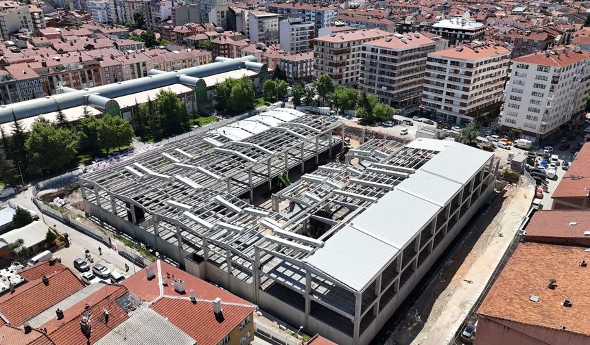 Kurtuluş Kapalı Pazar Yeri’nde çalışmalar hız kesmeden sürüyor