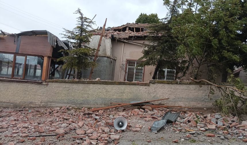 Eskişehir'de o camiye yıldırım düşmüştü: Hasarlı alanlar yenileniyor