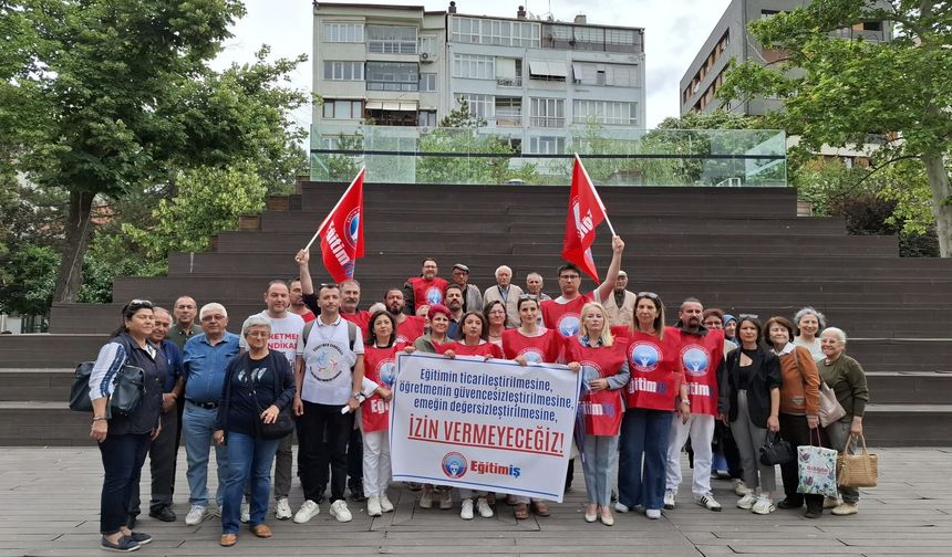 Eskişehir'de öğretmenlerden ortak tepki: "Eğitimciye kelepçe vurulmaz!"