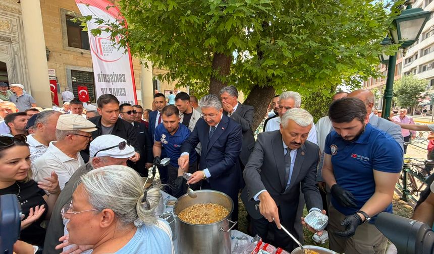 Esnaf ve Sanatkârlar Odaları Birliği’nden 2 bin 500 kişilik aşure ikramı