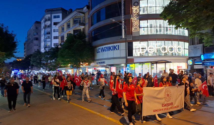 Eskişehir'de 15 Temmuz Sancak Koşusu coşkuyla gerçekleştirildi