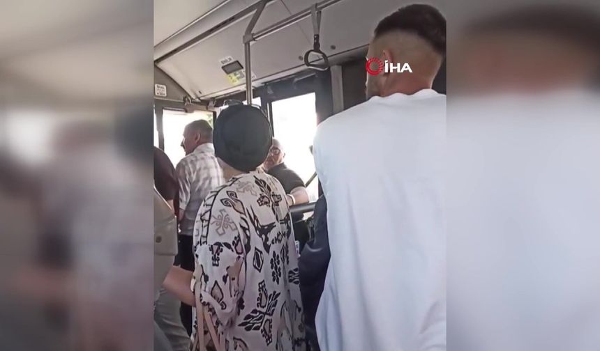Durakta durmadığı iddia edilen İETT şoförüyle yolcu arasında tartışma çıktı: "Sefere devam etmeyeceğim"