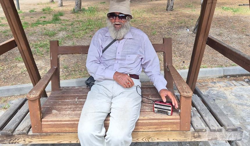 76 yaşındaki Sait dede teknolojiyi reddetti, yol arkadaşı sadece radyosu oldu