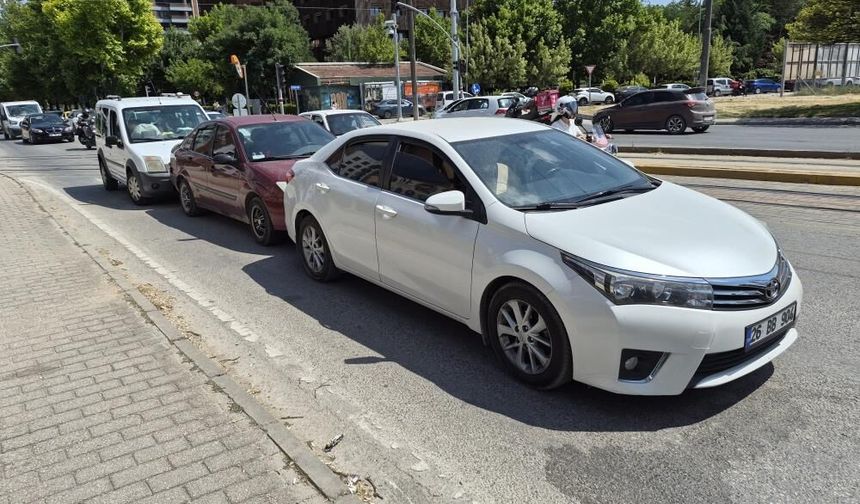 Eskişehir'de 3 aracın karıştığı zincirleme trafik kazası ucuz atlatıldı